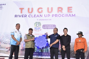 Tugure Inisiasi Kolaborasi dengan Pandawara dan Pemerintah Kota Bekasi untuk Aksi River Clean Up Pro